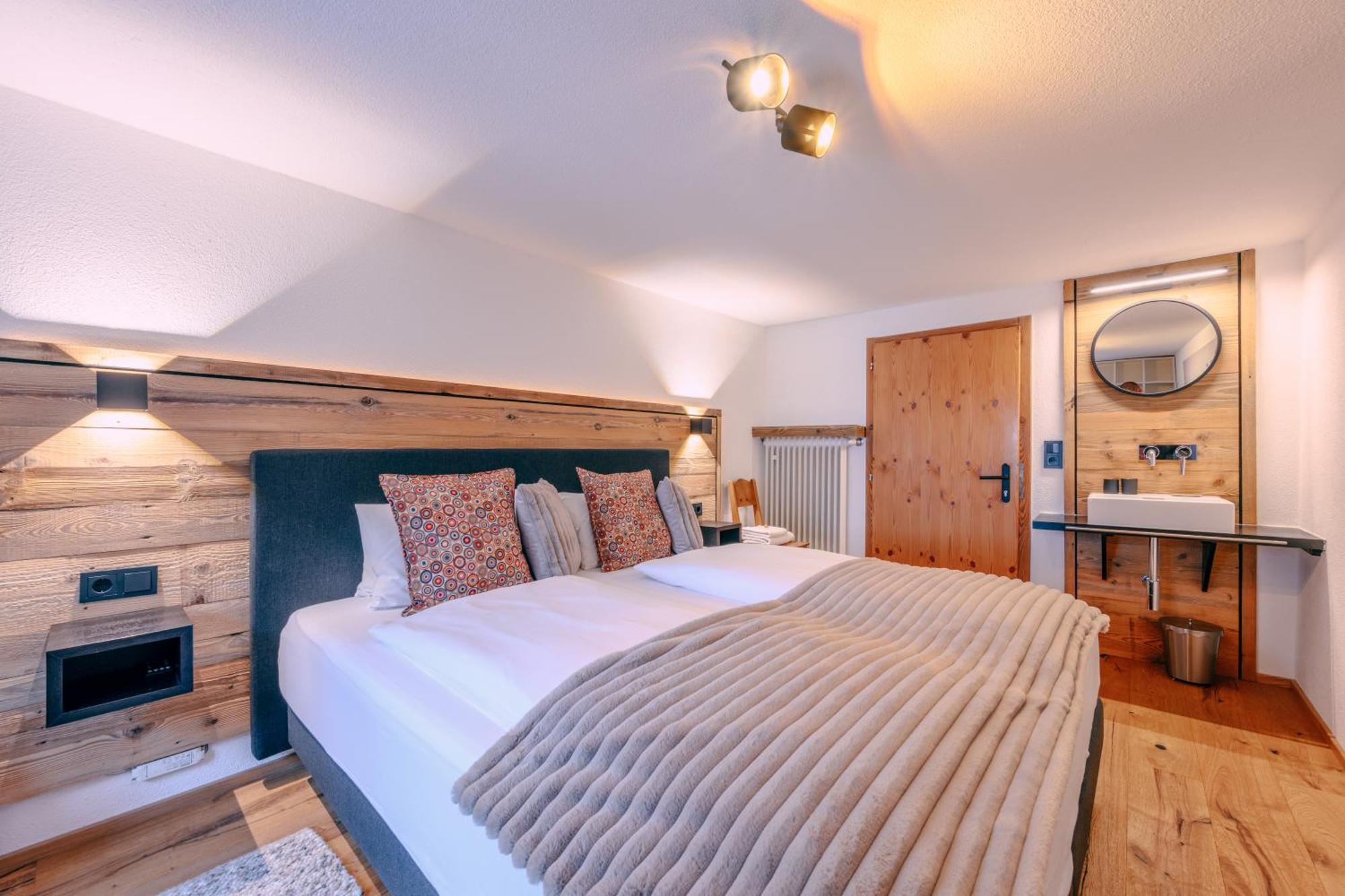 Haus Richard Falch - Inklusive Kostenloser Premium-Sommerkarte Sankt Anton am Arlberg Ngoại thất bức ảnh